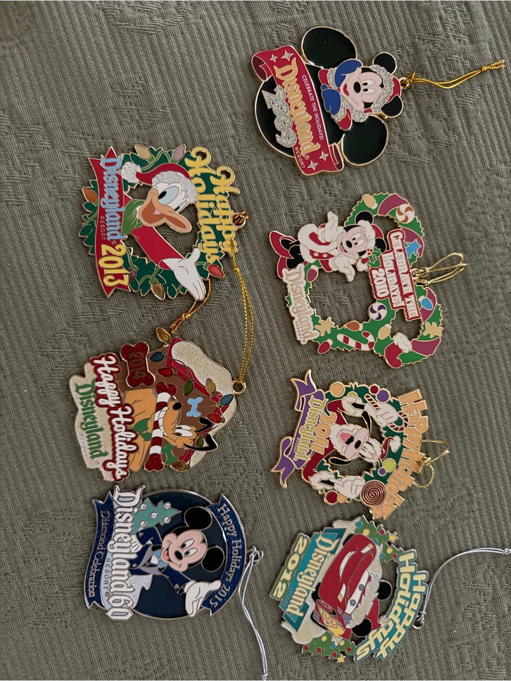 Disney Holiday Ornament Collection - Mickey & Friends 2009-2015 - Picture 1 of 8